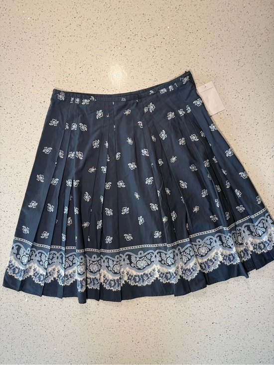 Liz Claiborne Dresses & Skirts - Liz Claiborne Navy Blue Floral Border Pleated Skirt